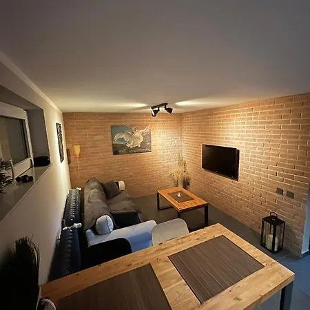 Retro Retreat - Free Parking - 20 Min To Center *