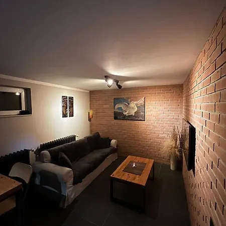 Retro Retreat - For 2 With Free Parking