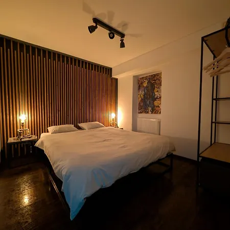 Апартаменти Retro Retreat - 1 Bedroom For 2, Kitchenette, Free Street Parking & Self Check-in Клуж-Напока