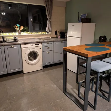 Retro Retreat - 1 Bedroom For 2, Kitchenette, Free Street Parking & Self Check-in Апартаменти Клуж-Напока