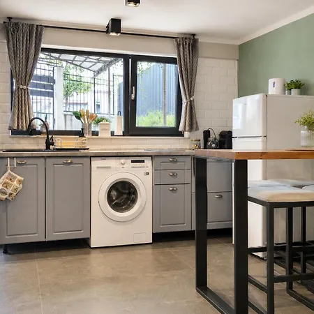 Retro Retreat - 1 Bedroom For 2, Kitchenette, Free Street Parking & Self Check-in Апартаменти *