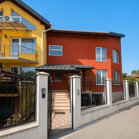 Апартаменти Retro Retreat - 1 Bedroom For 2, Kitchenette, Free Street Parking & Self Check-in