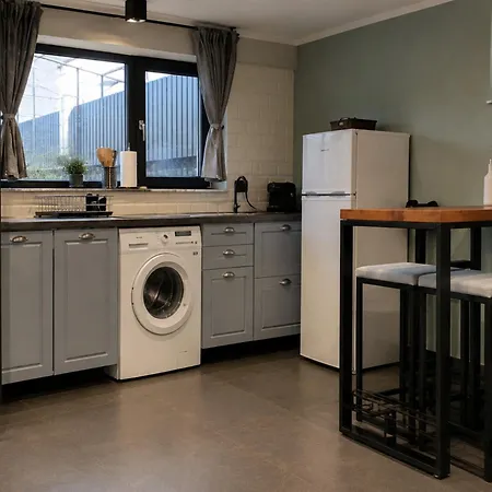 Retro Retreat - 1 Bedroom For 2, Kitchenette, Free Street Parking & Self Check-in 아파트